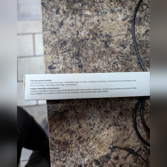 Tinted Moisturizer in Honey Light 1.5fl.oz. 42mL - Picture 5 of 11